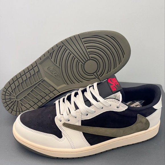 Nike Low Top Men's Shoe Size 8